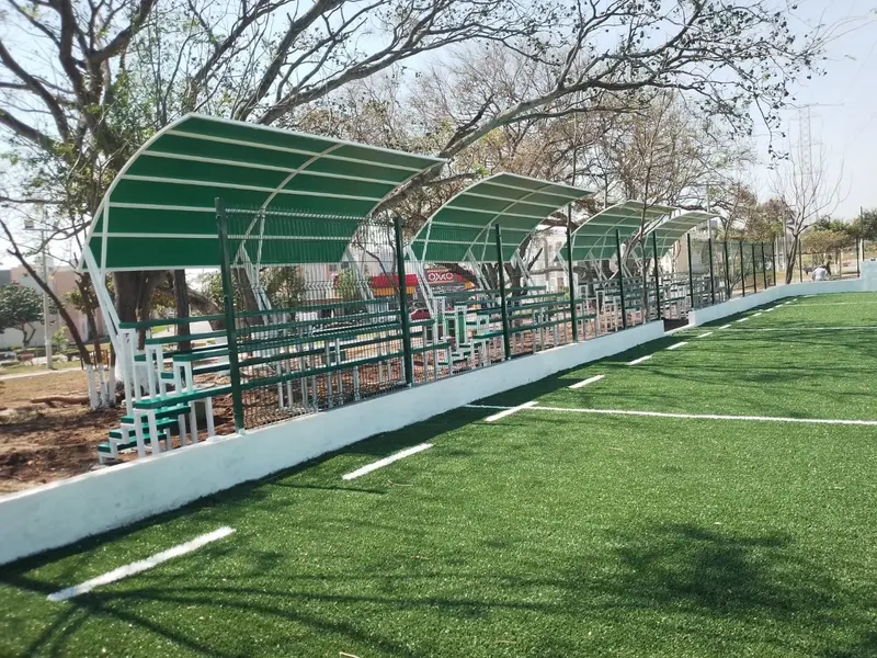 Grada 35 personas techo curvo de lona - Slider 3